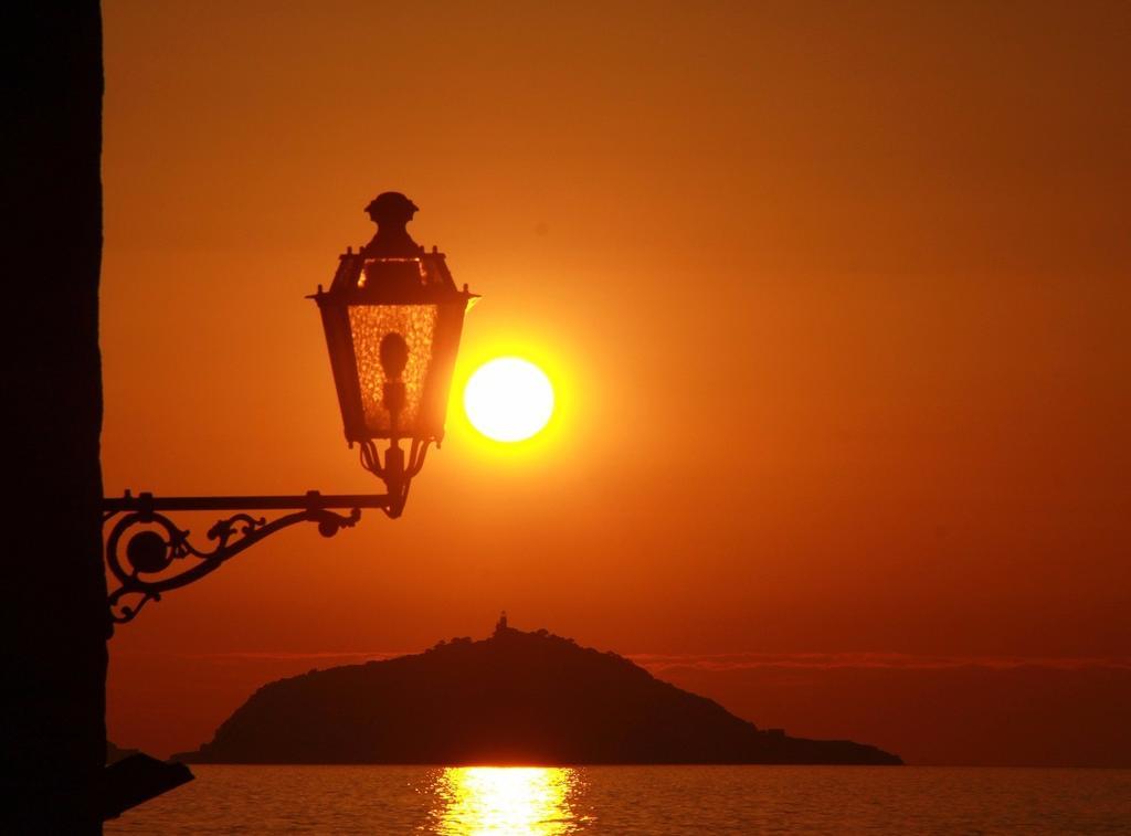 Вилла Casa A Lerici Nell'Antico Borgo Экстерьер фото